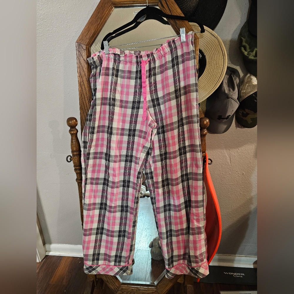 Victoria's Secret Pink and Black Plaid Pajama Pants